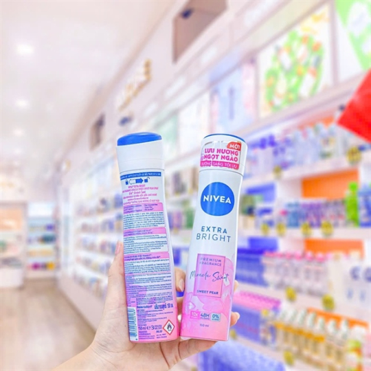 Xịt Khử Mùi Nivea Extra Bright Miracle Sweet Pear 150ml