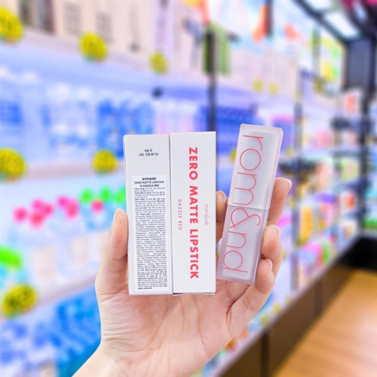 Son Thỏi Romand New Zero Matte Lipstick 